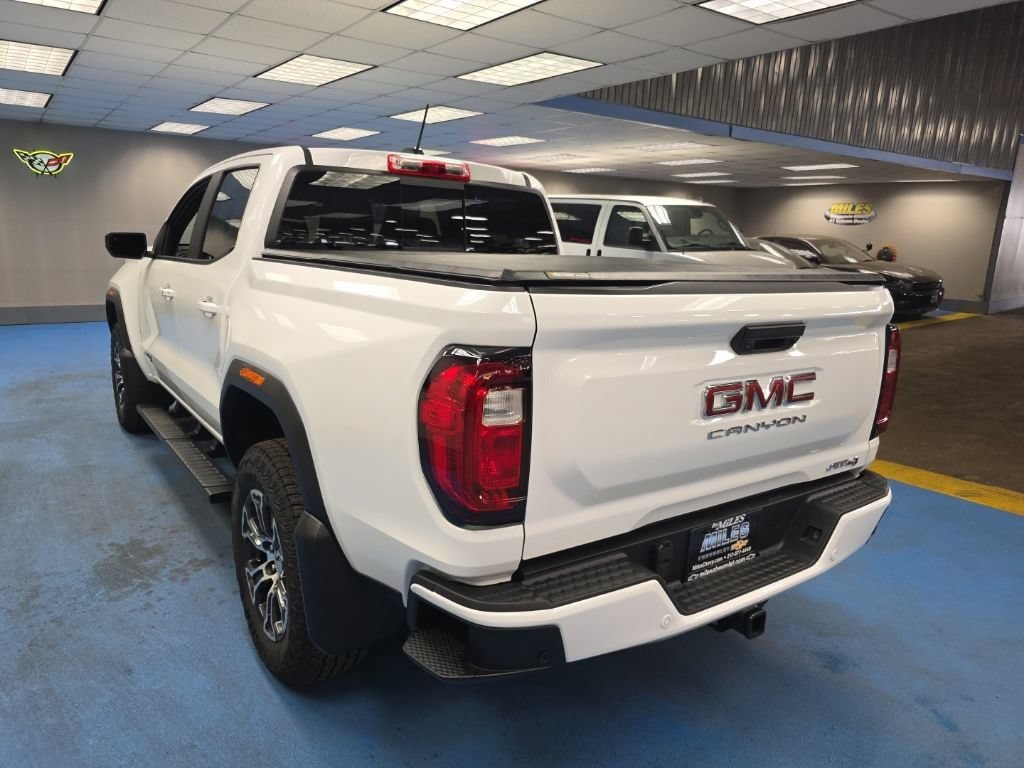 Certified 2025 GMC Canyon AT4 AWD/4WD image 9
