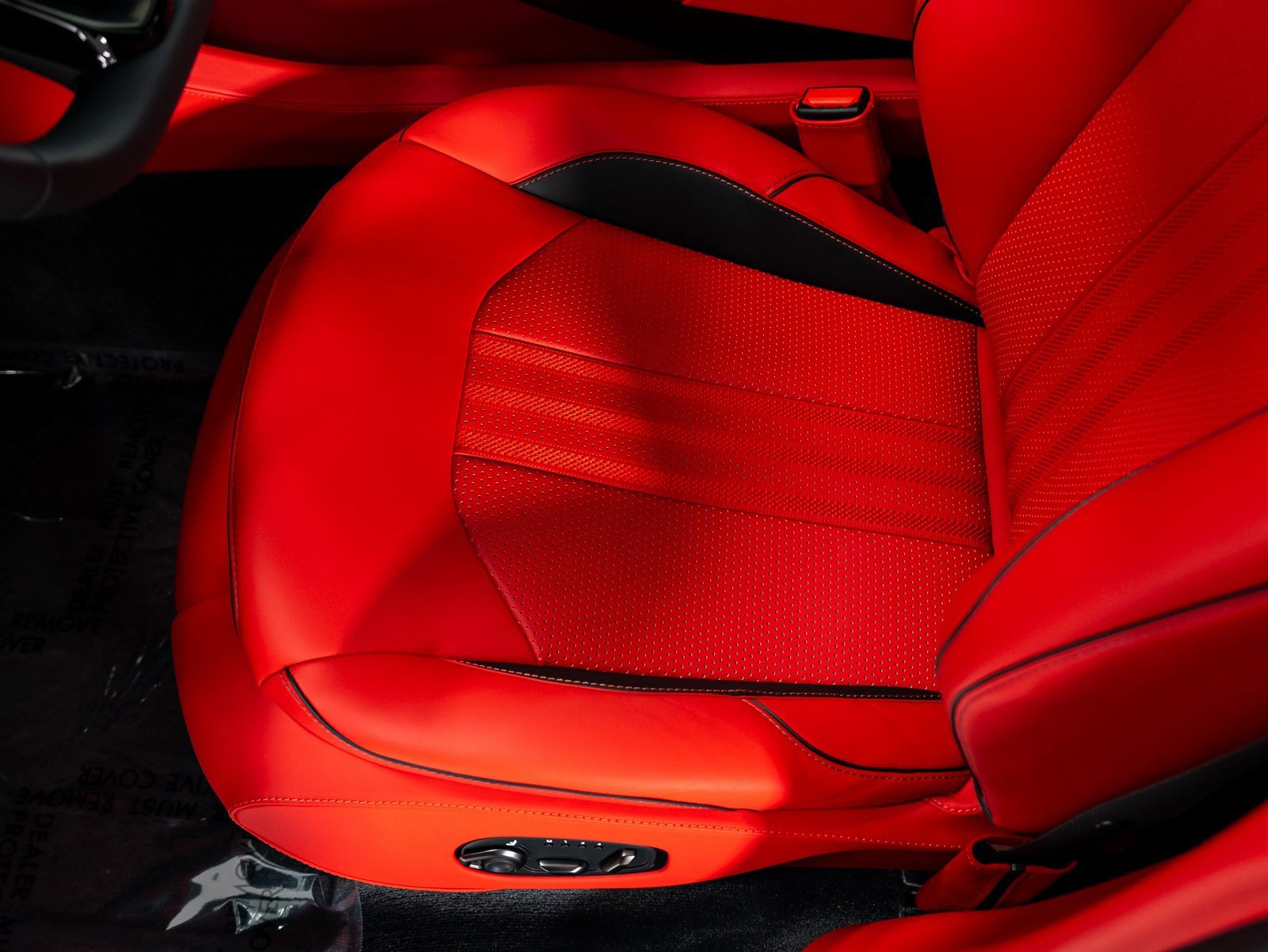 Used 2025 Aston Martin DBX 707 image 19