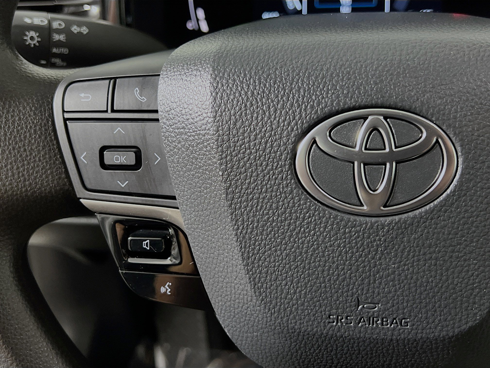 Used 2025 Toyota Camry LE w/ Convenience Package image 19