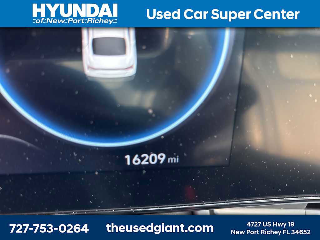 Used 2024 Hyundai Elantra Limited image 14
