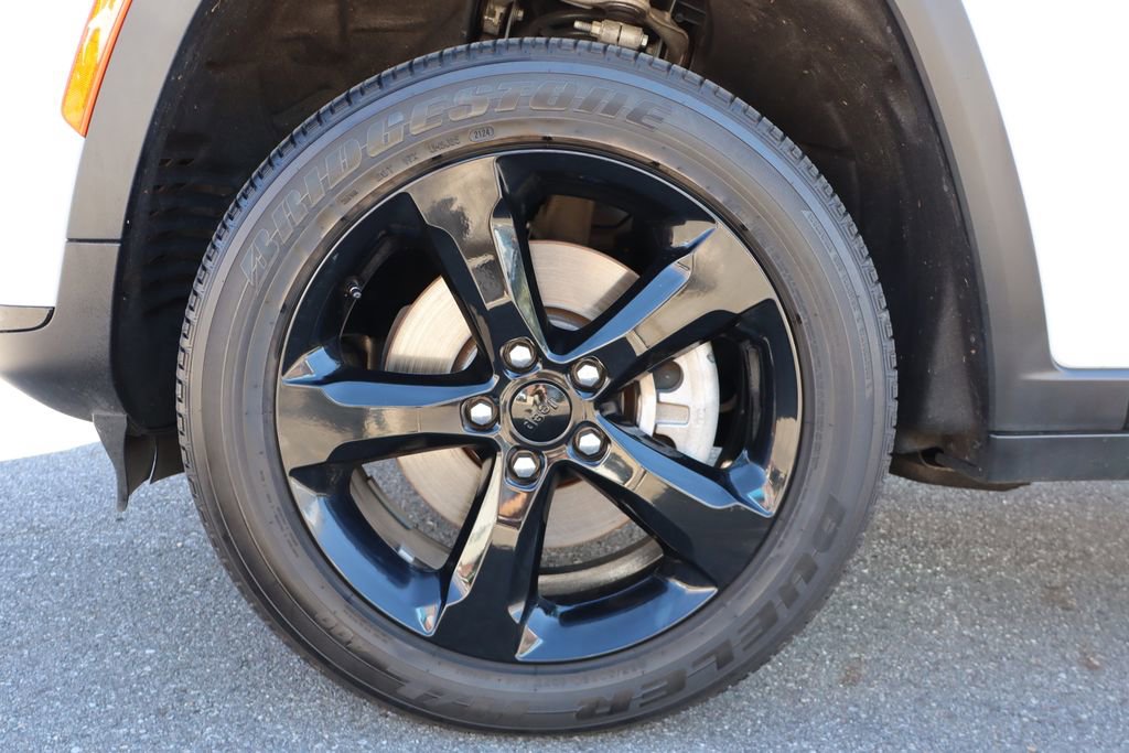 Used 2024 Jeep Grand Cherokee L Altitude image 25