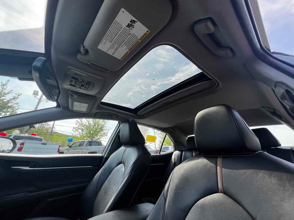 Used 2020 Toyota Camry XLE w/ Sunroof Package image 35
