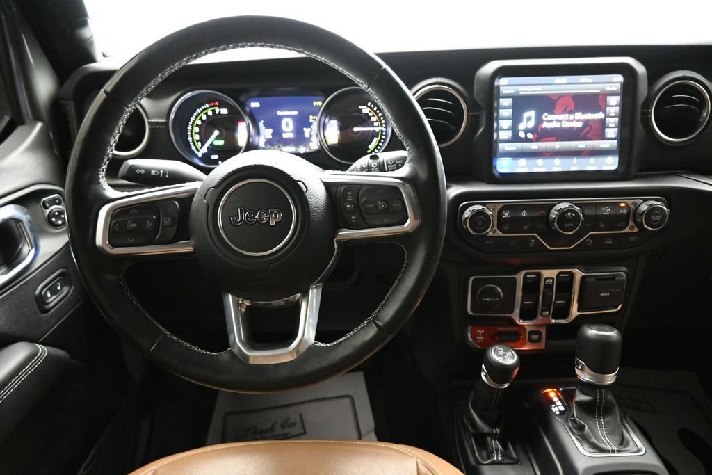 Used 2022 Jeep Wrangler Unlimited Rubicon 4xe w/ Dual Top Group AWD/4WD image 15