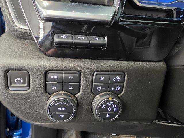 Used 2022 Chevrolet Silverado 1500 LTZ w/ Technology Package AWD/4WD image 15