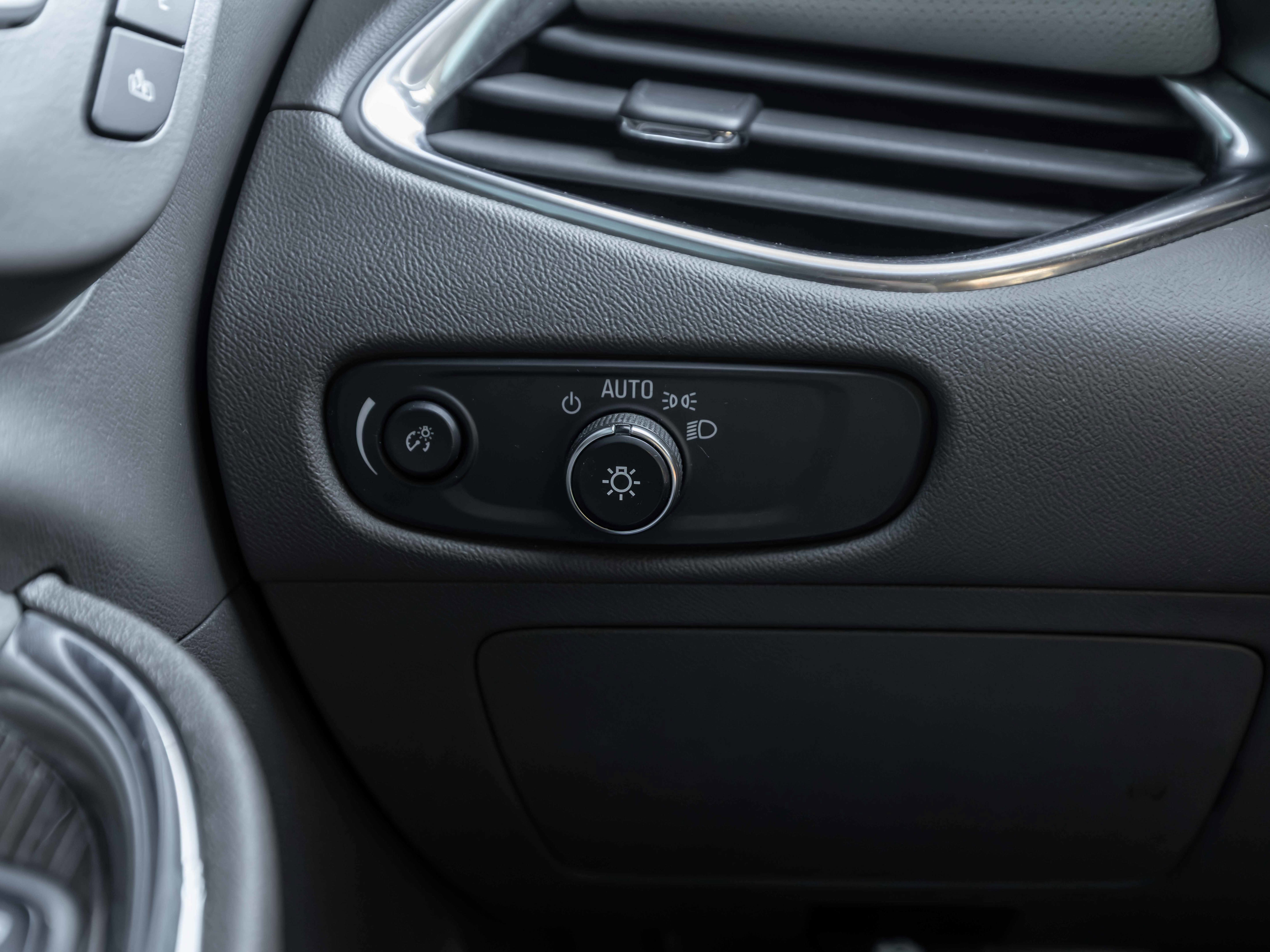 Used 2019 Chevrolet Malibu Premier w/ Sun and Wheel Package image 66