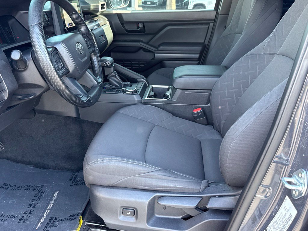 Certified 2025 Toyota Tacoma SR5 AWD/4WD image 18