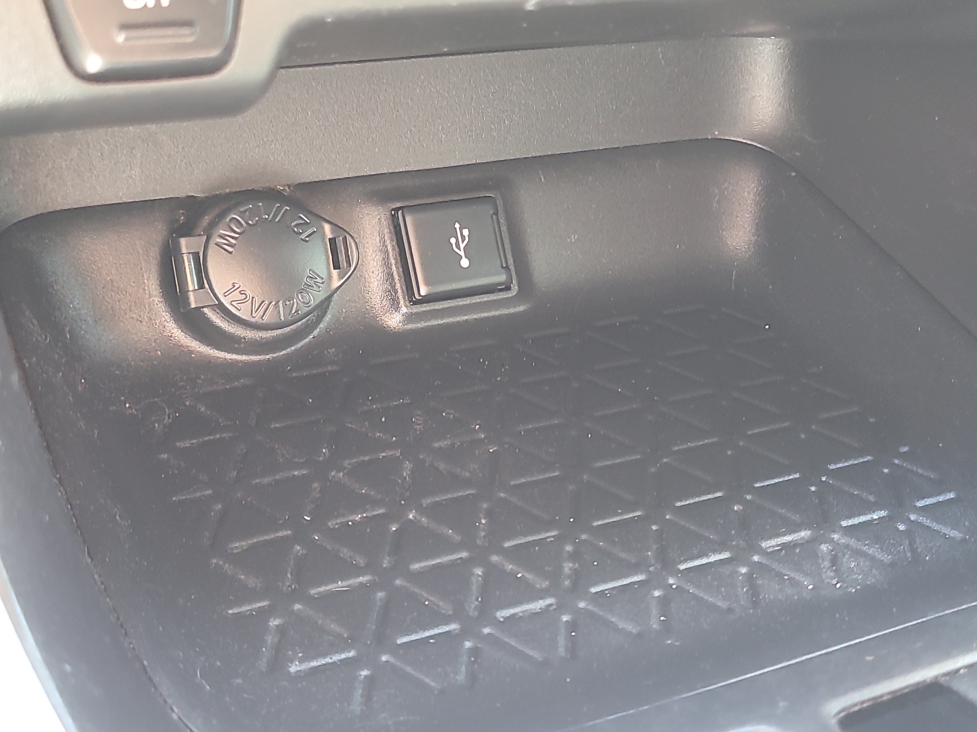 Used 2022 Toyota RAV4 XLE w/ Convenience Package FWD image 27
