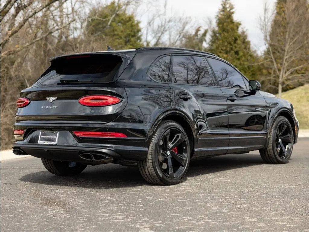 Used 2025 Bentley Bentayga V8 image 3