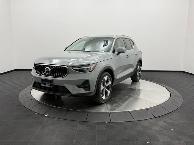Certified 2025 Volvo XC40 B5 Plus image 3
