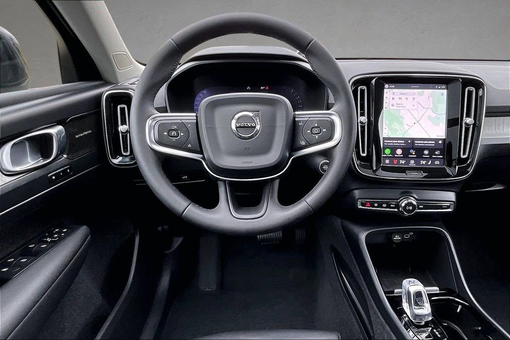 Certified 2024 Volvo XC40 B5 Plus w/ Climate Package image 8