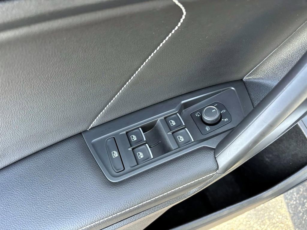 Used 2022 Volkswagen Tiguan SEL R-Line image 13