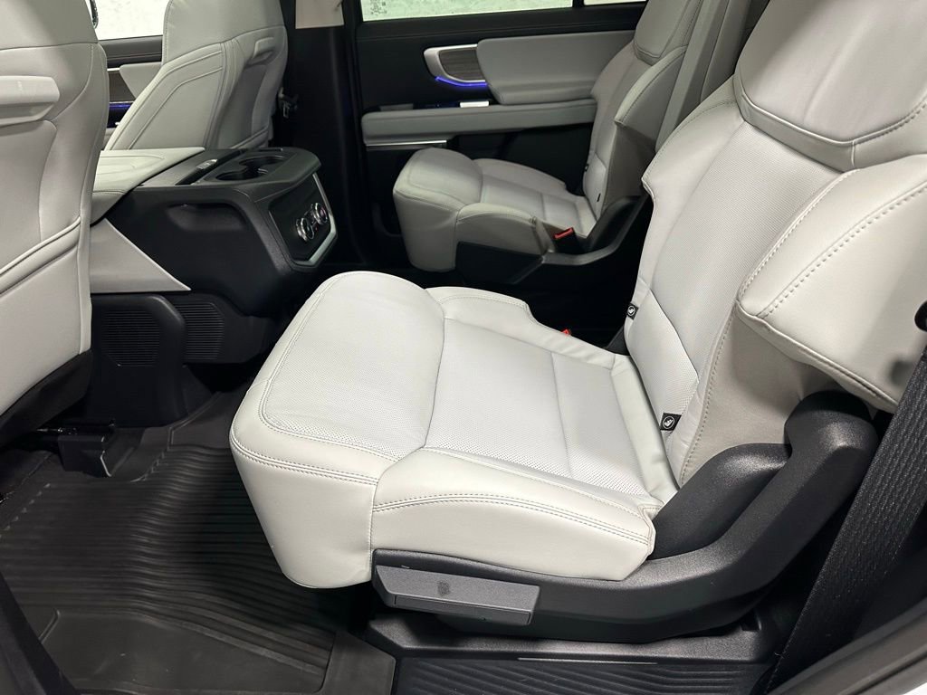 Used 2025 Ford Expedition Platinum image 43