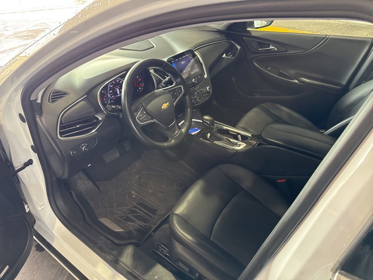 Used 2023 Chevrolet Malibu LT FWD image 21