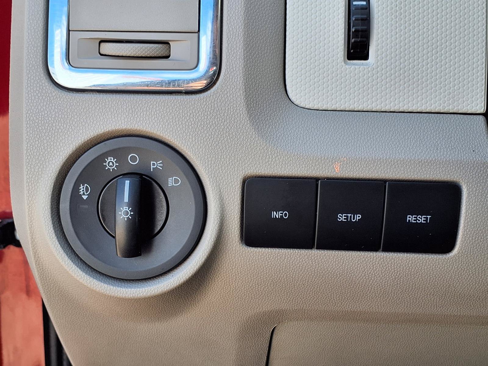 Used 2010 Mercury Mariner Premier FWD image 23