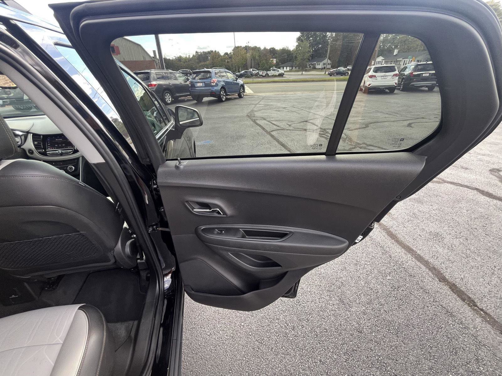 Used 2020 Chevrolet Trax LT w/ LT Convenience Package image 16