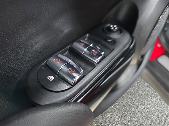 Used 2021 MINI Cooper 4-Door Hardtop w/ 6.5" Touchscreen Package image 27