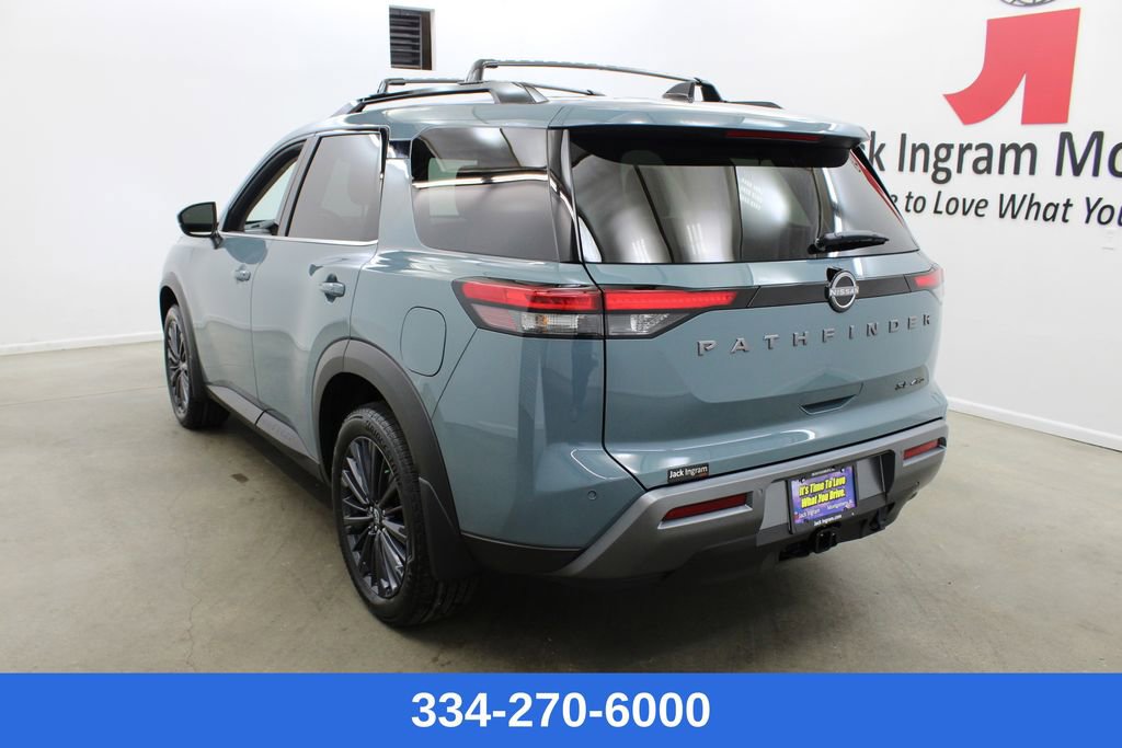 New 2026 Nissan Pathfinder SL image 2