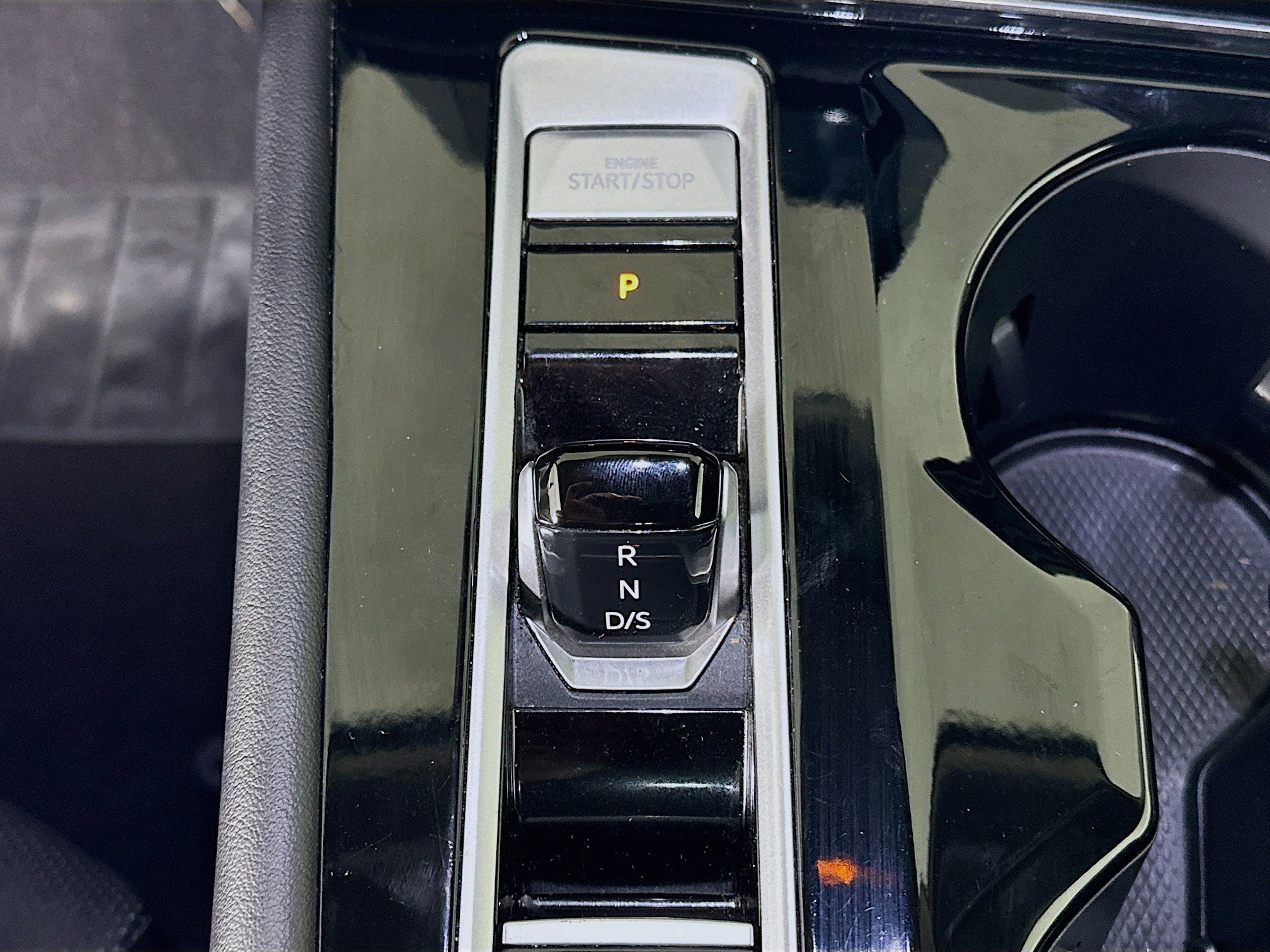 Used 2025 Volkswagen Atlas SE image 25