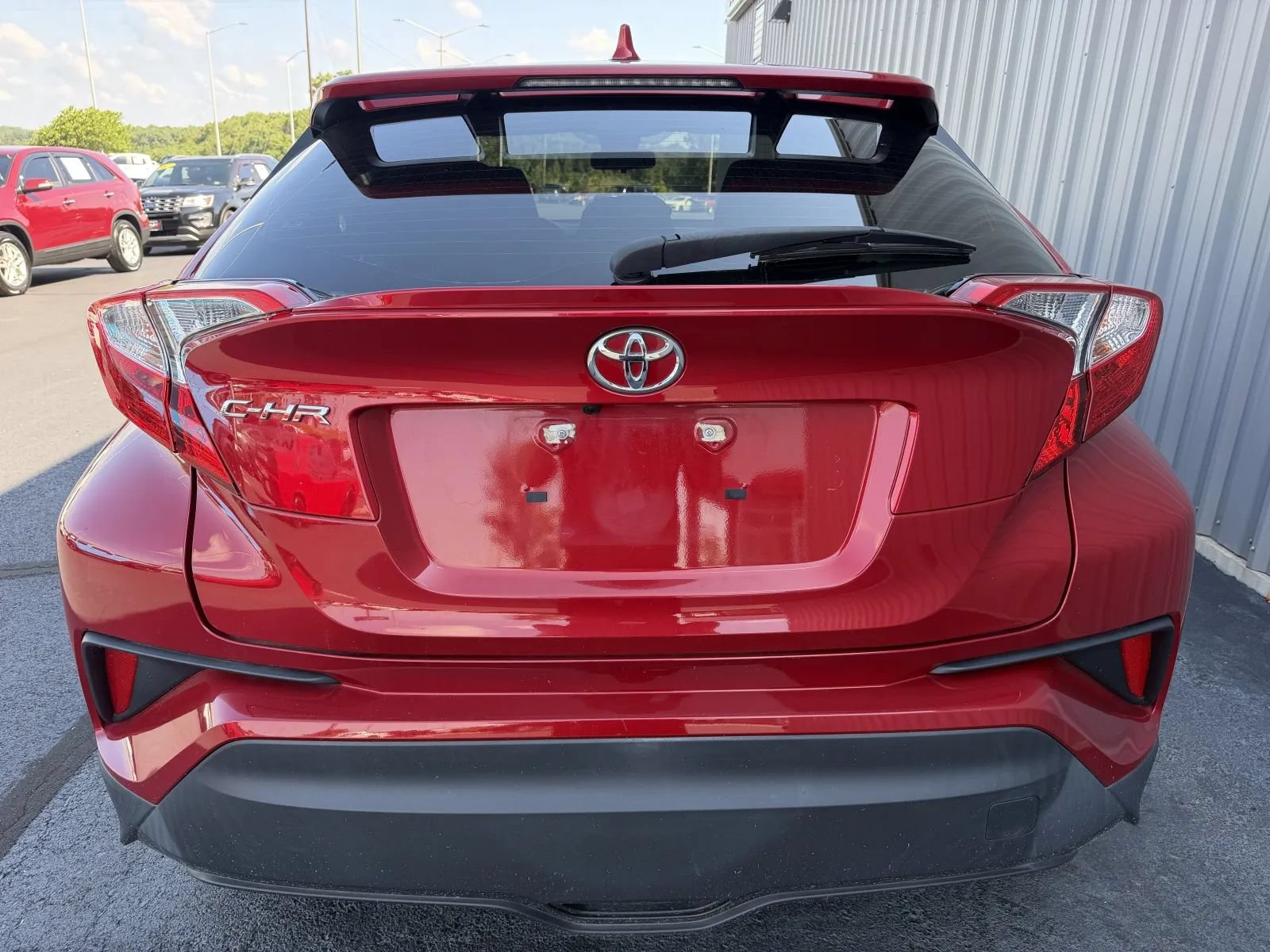 Used 2020 Toyota C-HR XLE FWD image 3