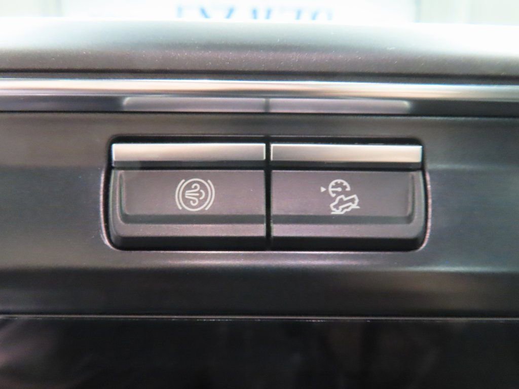 Used 2025 Ford F350 Platinum w/ FX4 Off-Road Package image 66