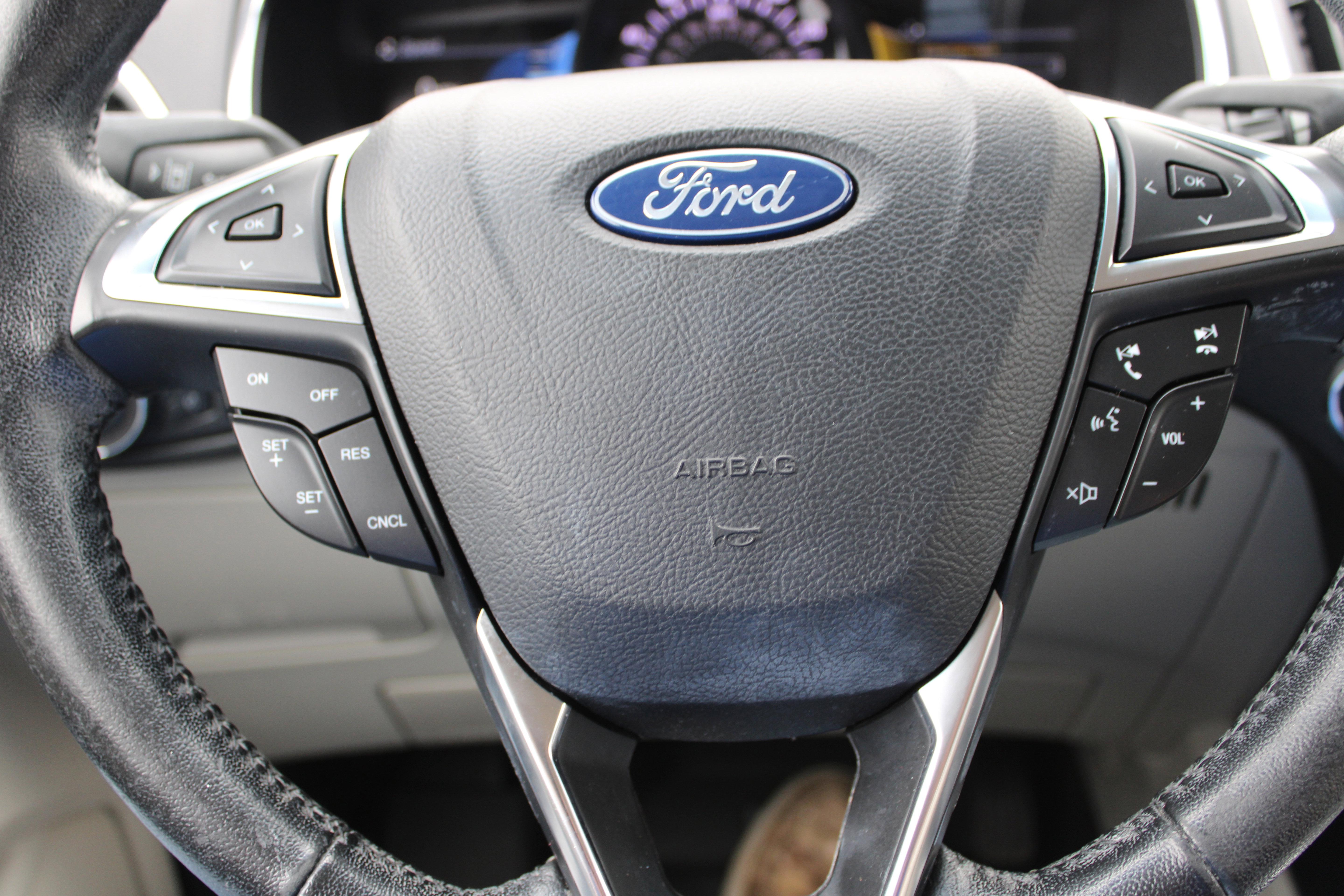 Used 2019 Ford Edge Titanium FWD image 18