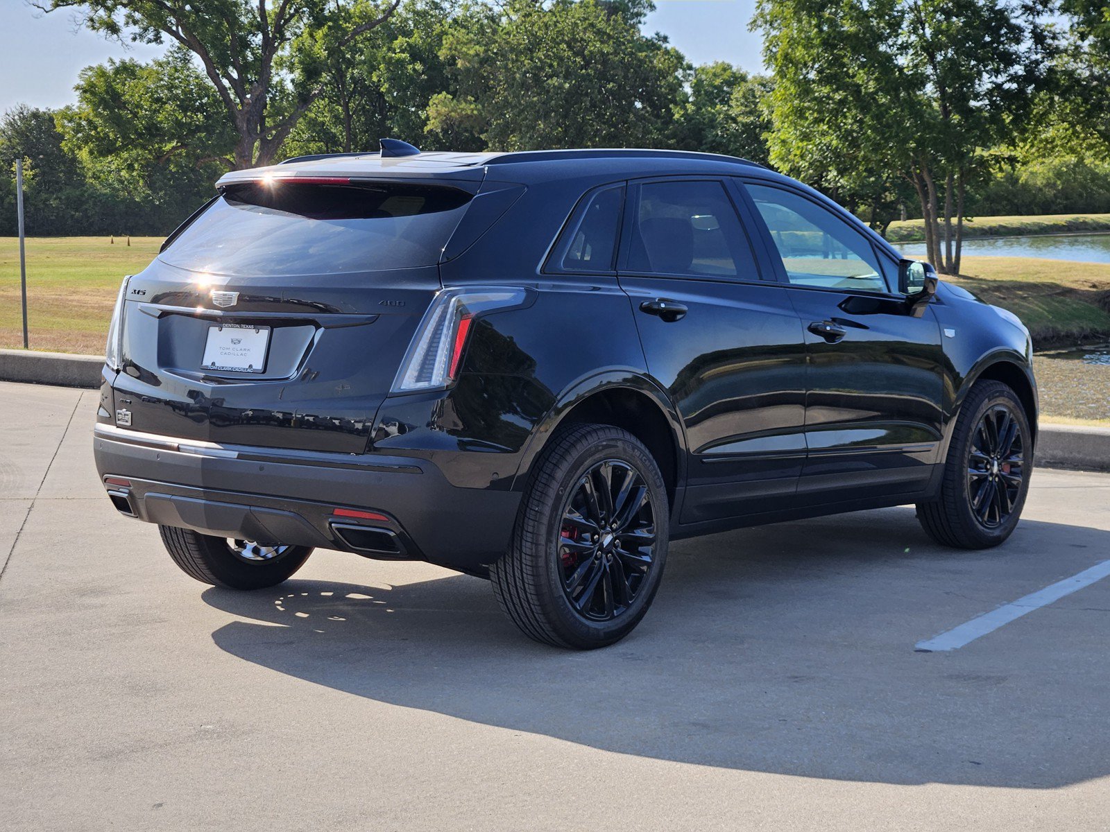 New 2026 Cadillac XT5 Sportv w/ LPO, Onyx Lite Package AWD/4WD image 4