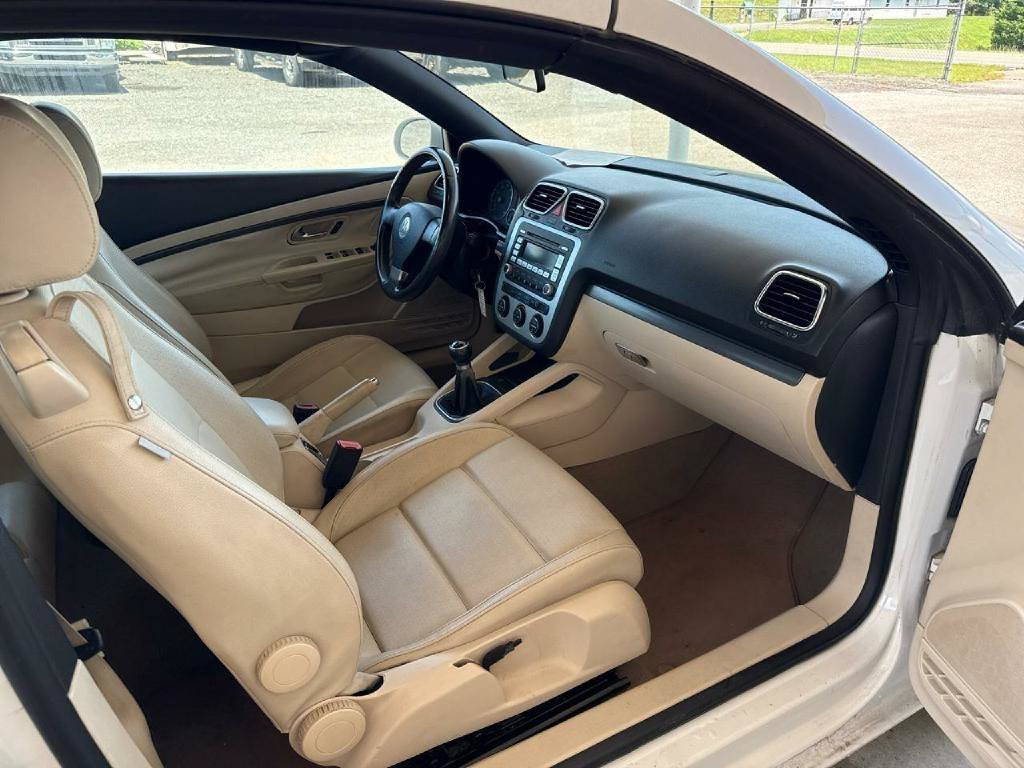 Used 2008 Volkswagen Eos FWD image 11