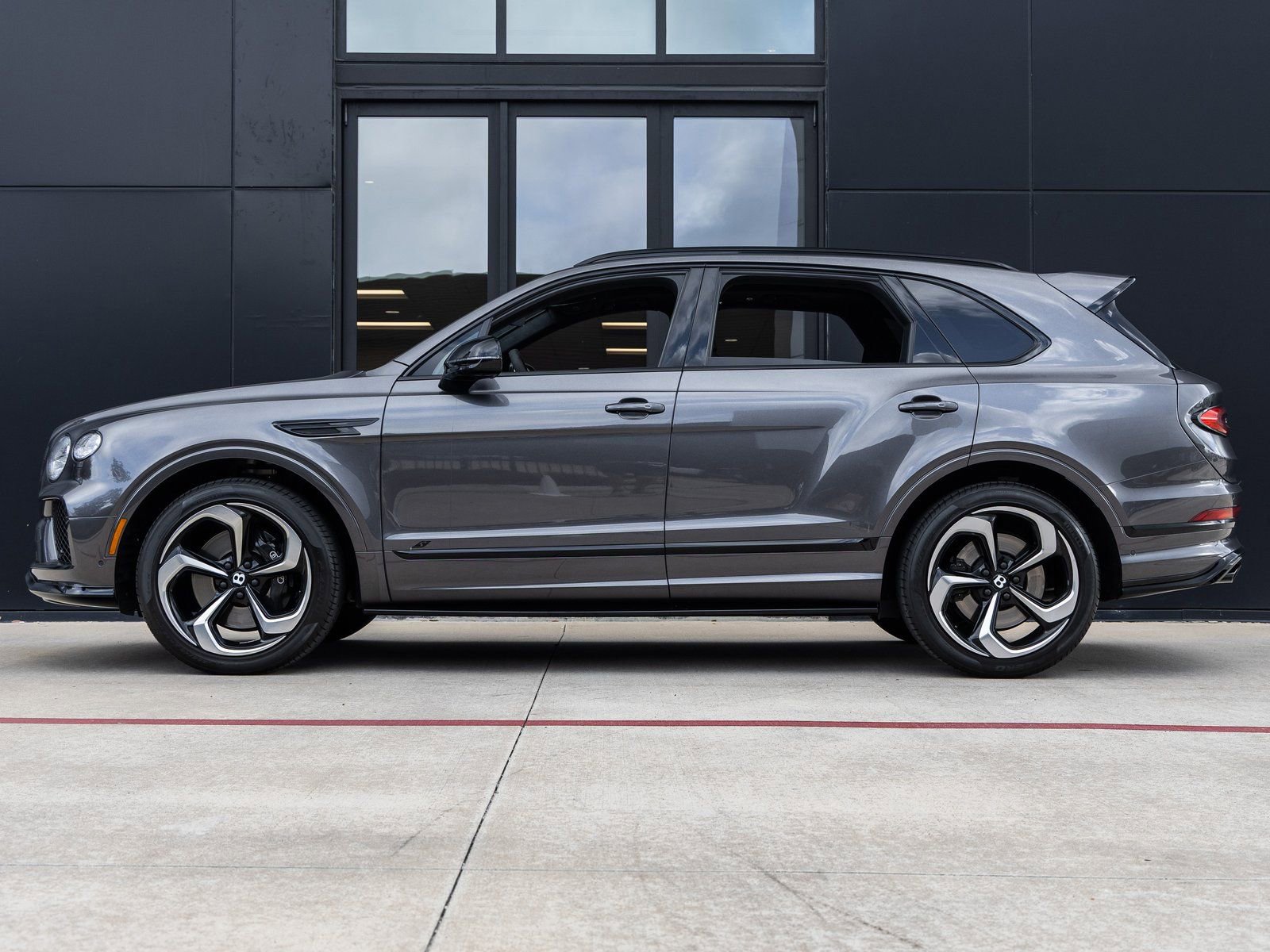 Used 2022 Bentley Bentayga image 9
