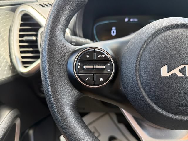 Used 2025 Kia Soul LX w/ LX Technology Package FWD image 14