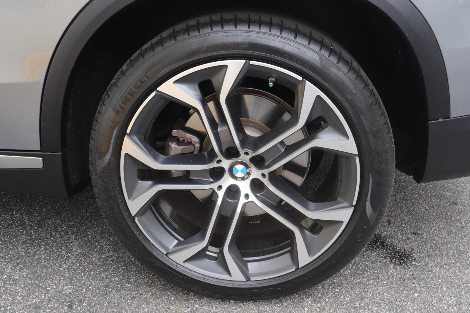 Used 2024 BMW X5 sDrive40i w/ Premium Package image 44