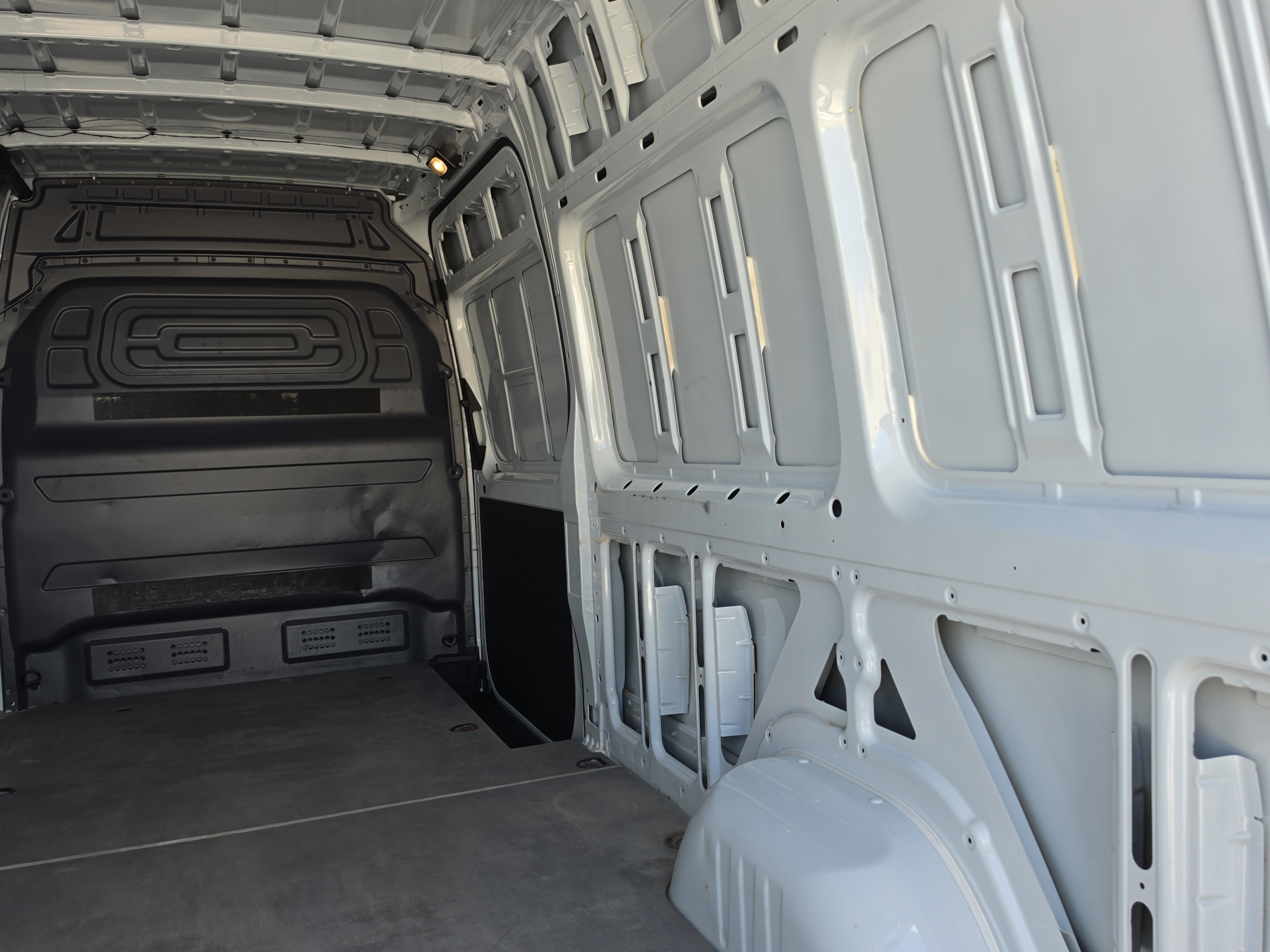 Used 2025 Mercedes-Benz Sprinter 2500 image 10