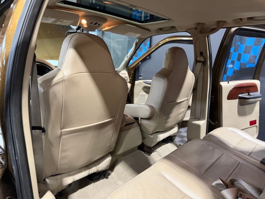 Used 2005 Ford F350 Lariat image 21