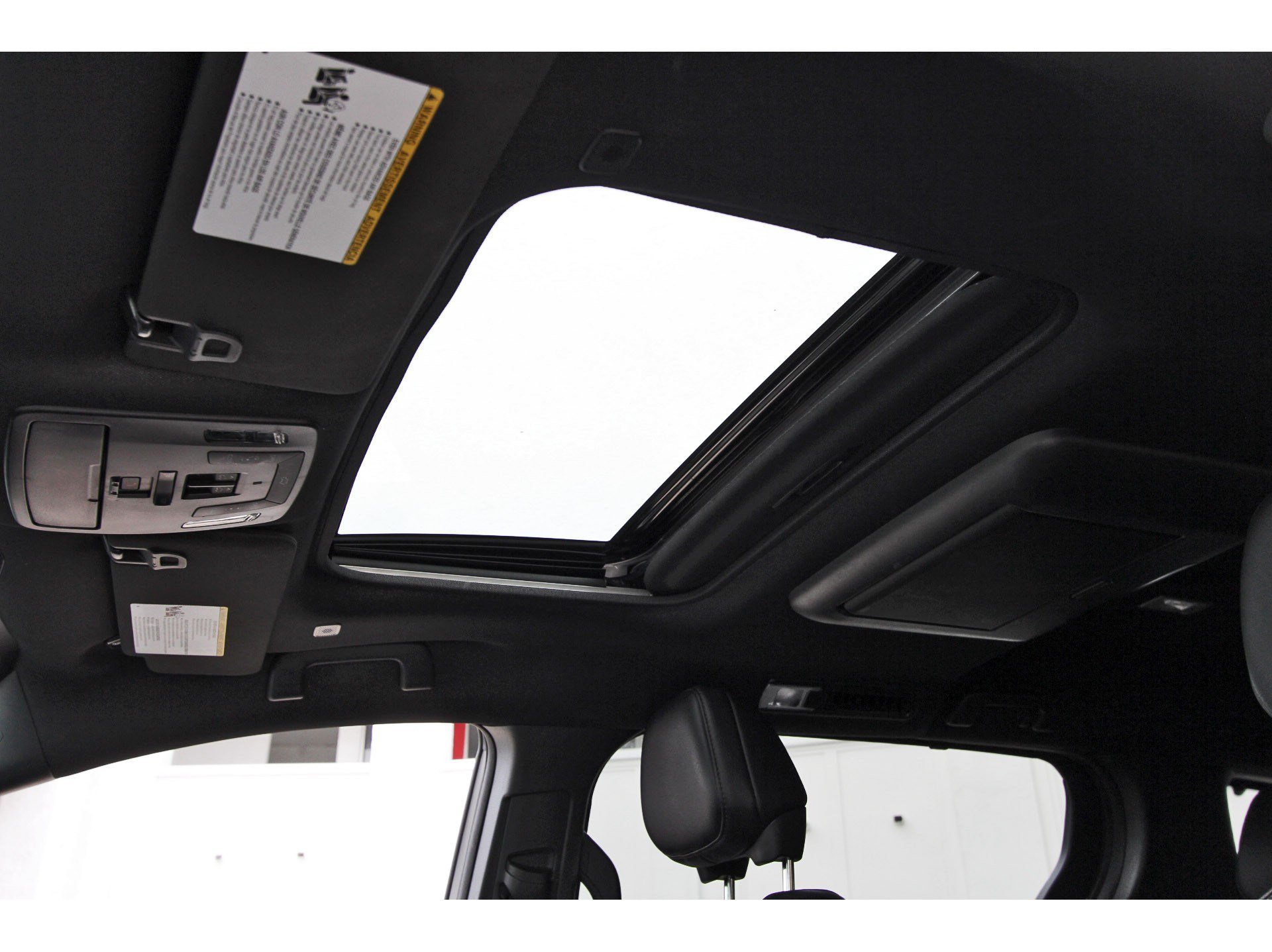 Used 2025 Toyota Sienna Limited AWD/4WD image 31