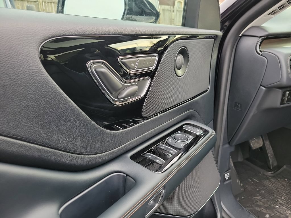 New 2026 Lincoln Aviator Reserve w/ Illumination Package AWD/4WD image 19