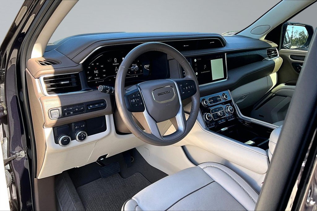 Used 2022 GMC Yukon XL Denali RWD image 4