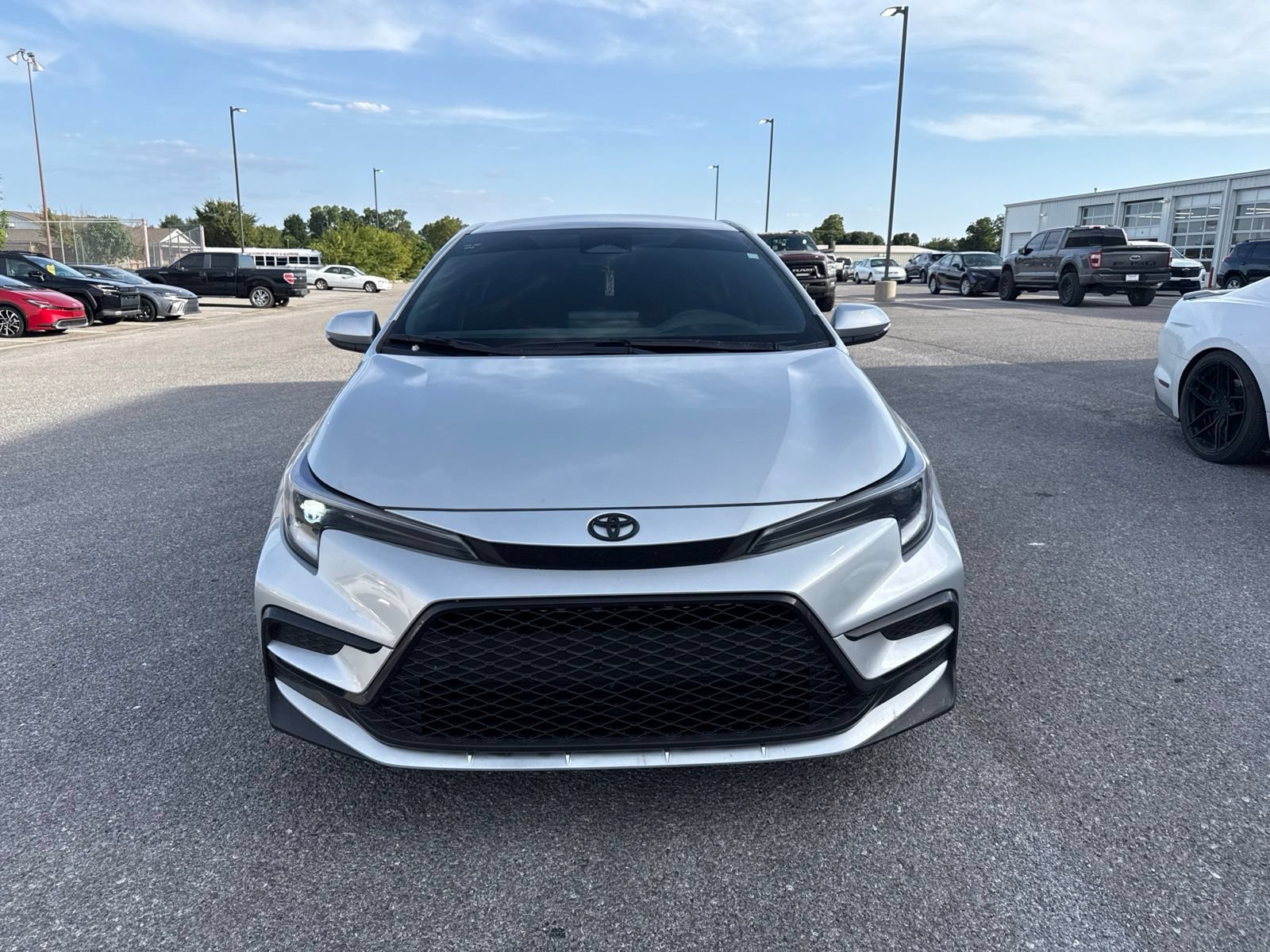 Used 2026 Toyota Corolla SE FWD image 2