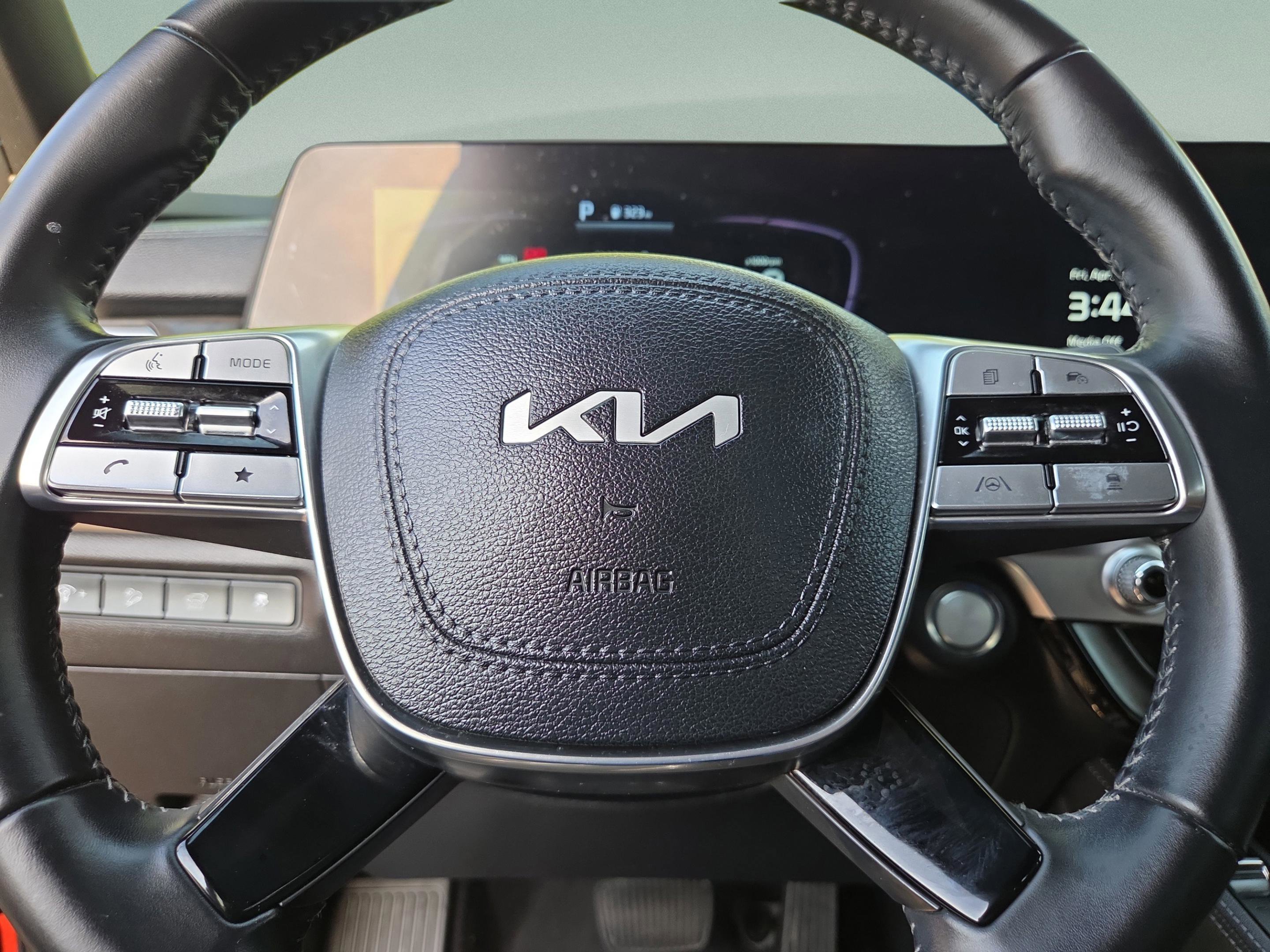 Used 2023 Kia Telluride EX w/ EX Captain's Chair Package image 11