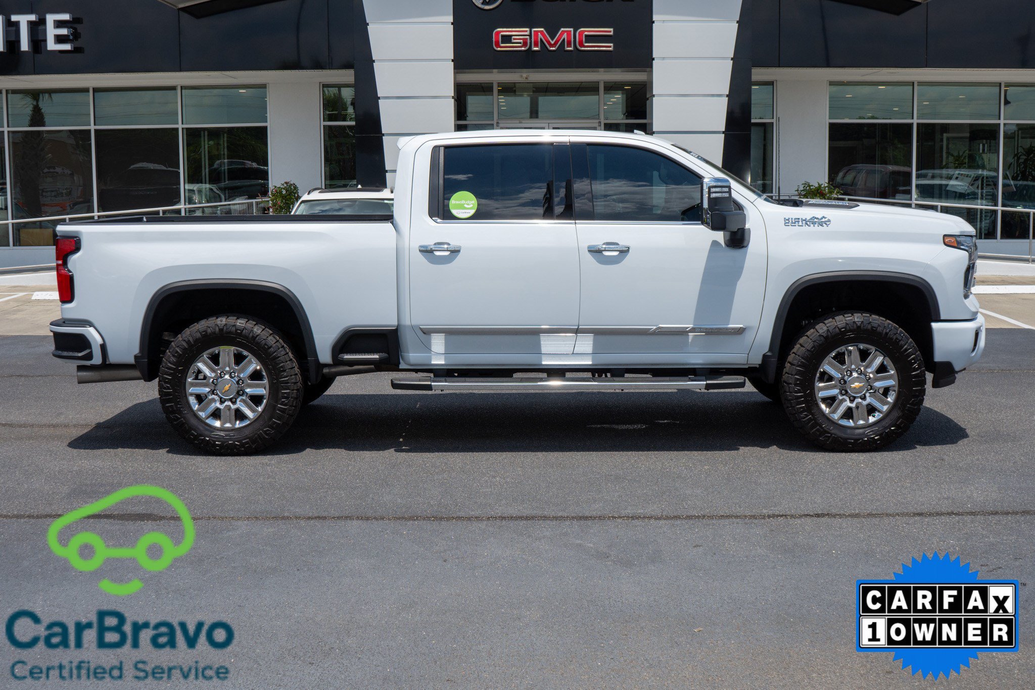 Used 2026 Chevrolet Silverado 2500 High Country w/ Technology Package AWD/4WD image 2