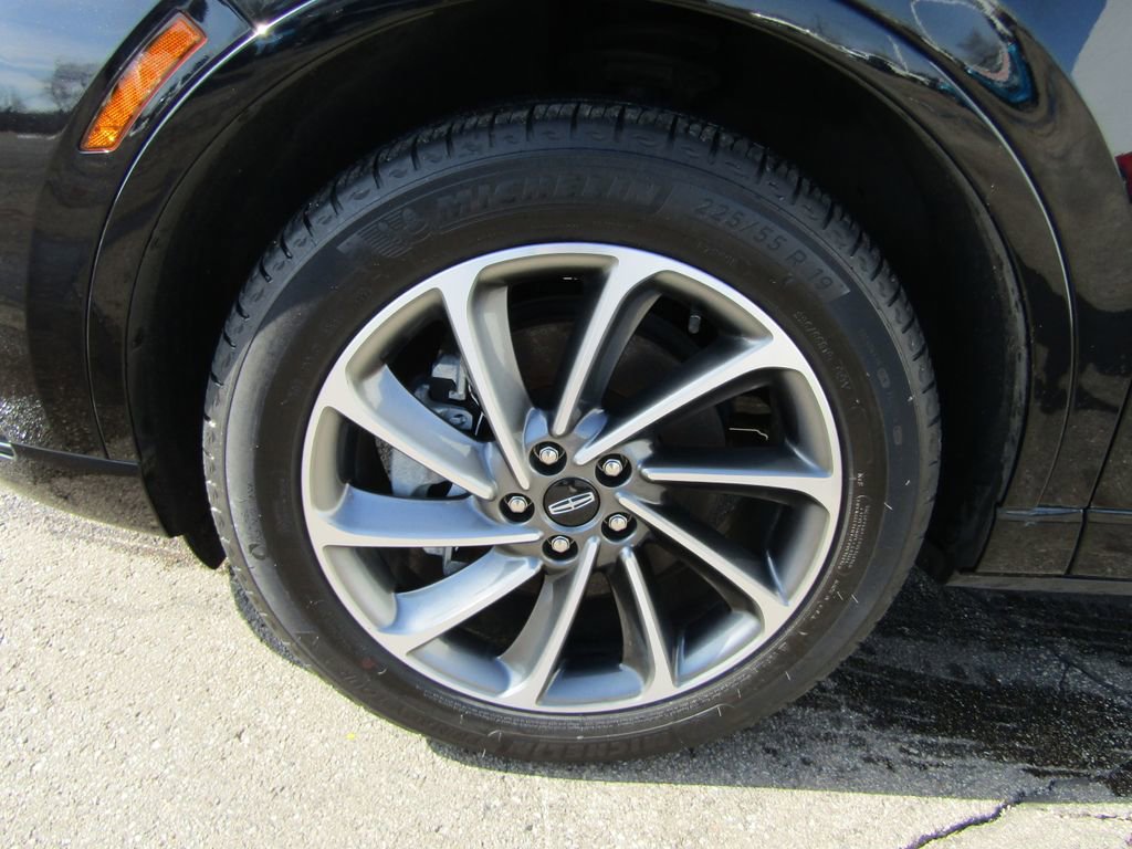 Used 2025 Lincoln Corsair Grand Touring w/ Equipment Group 301A AWD/4WD image 12