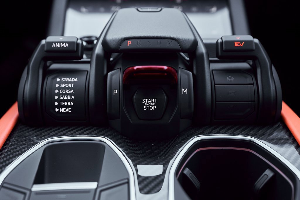 Used 2025 Lamborghini Urus SE image 67