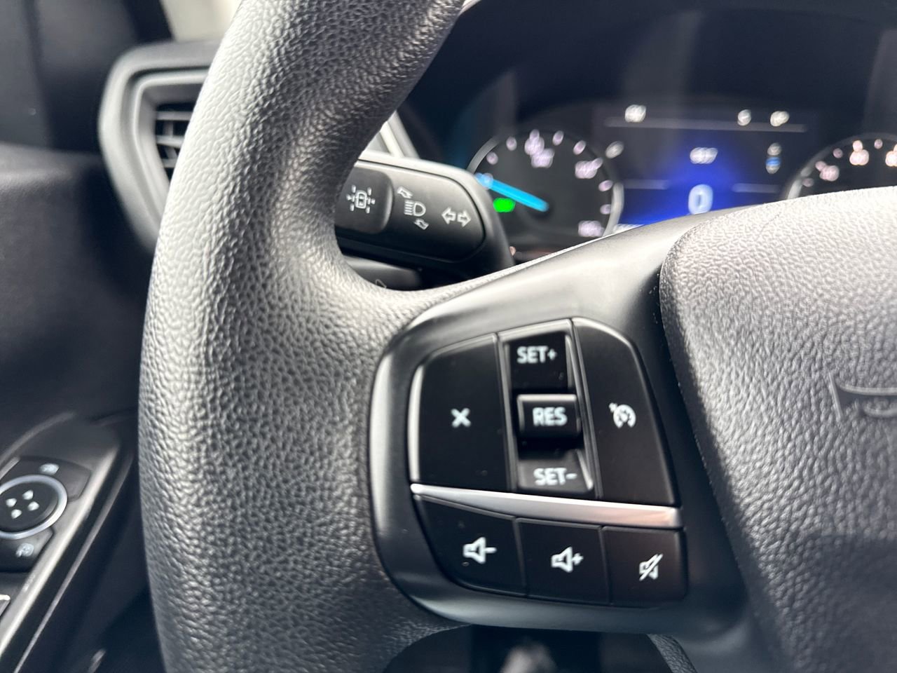 Used 2022 Ford Escape SE image 29