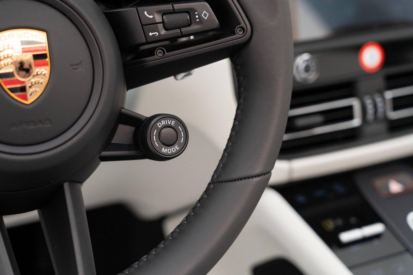 New 2025 Porsche Macan S image 28