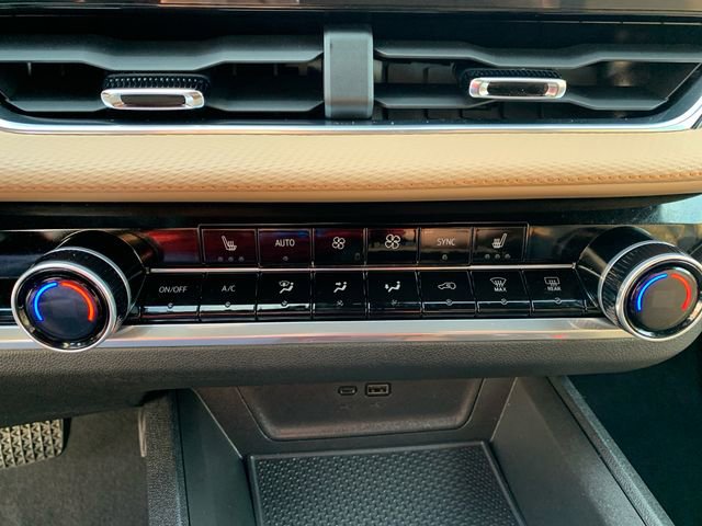 Used 2025 Chevrolet Equinox ACTIV w/ Safety and Technology Package image 28