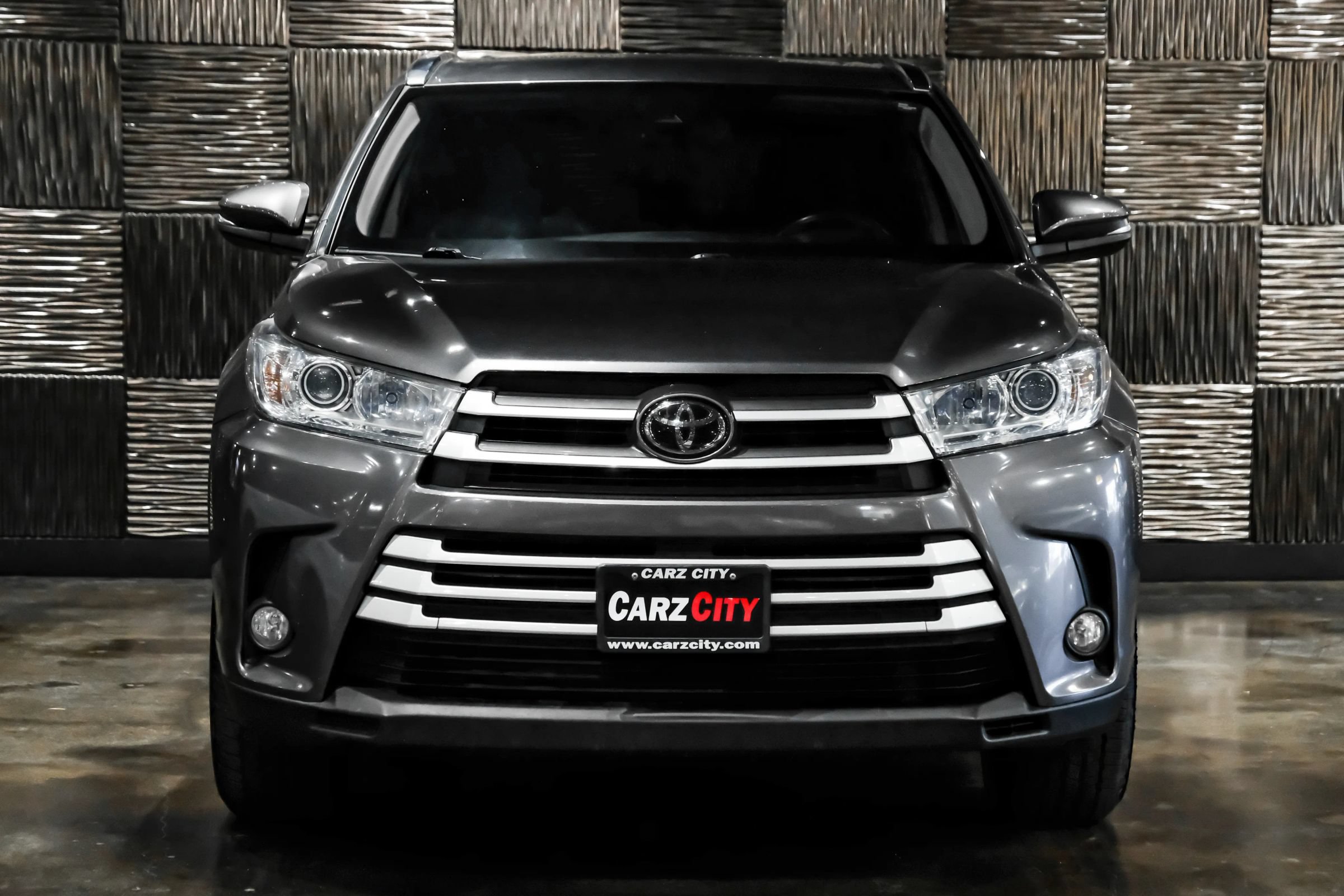 Used 2018 Toyota Highlander XLE FWD image 6