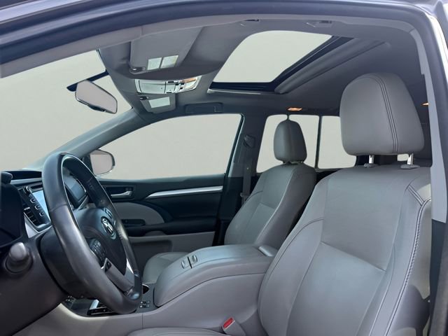 Used 2016 Toyota Highlander XLE AWD/4WD image 16