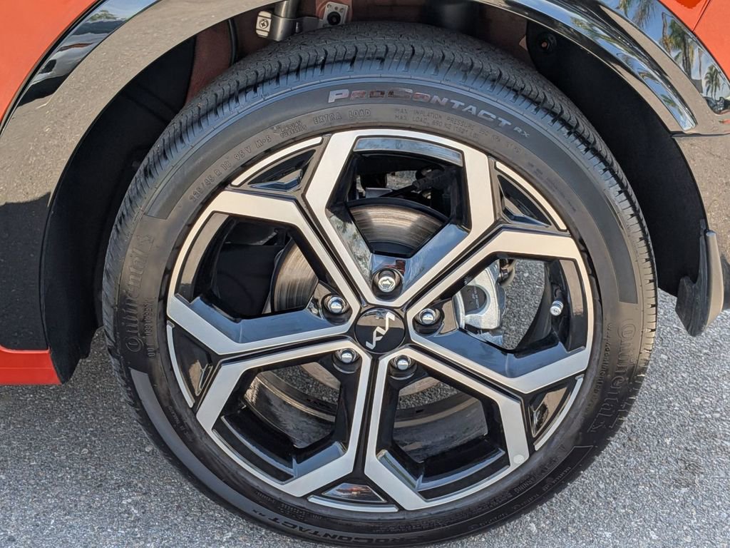 Used 2023 Kia Niro EX Touring image 12