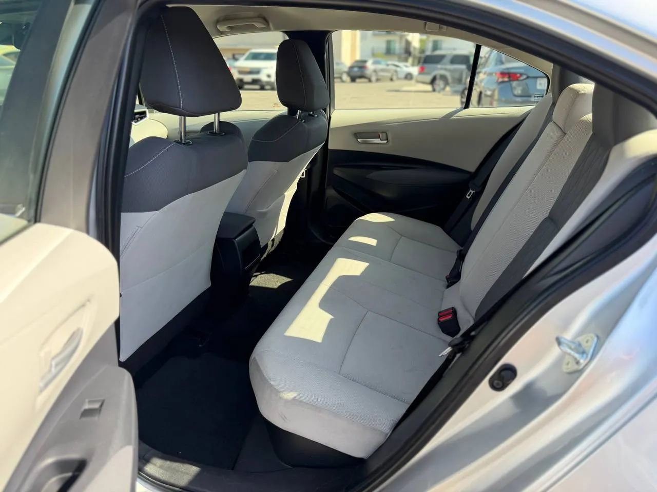 Used 2020 Toyota Corolla LE w/ Carpet Mat Package (TMS) FWD image 25