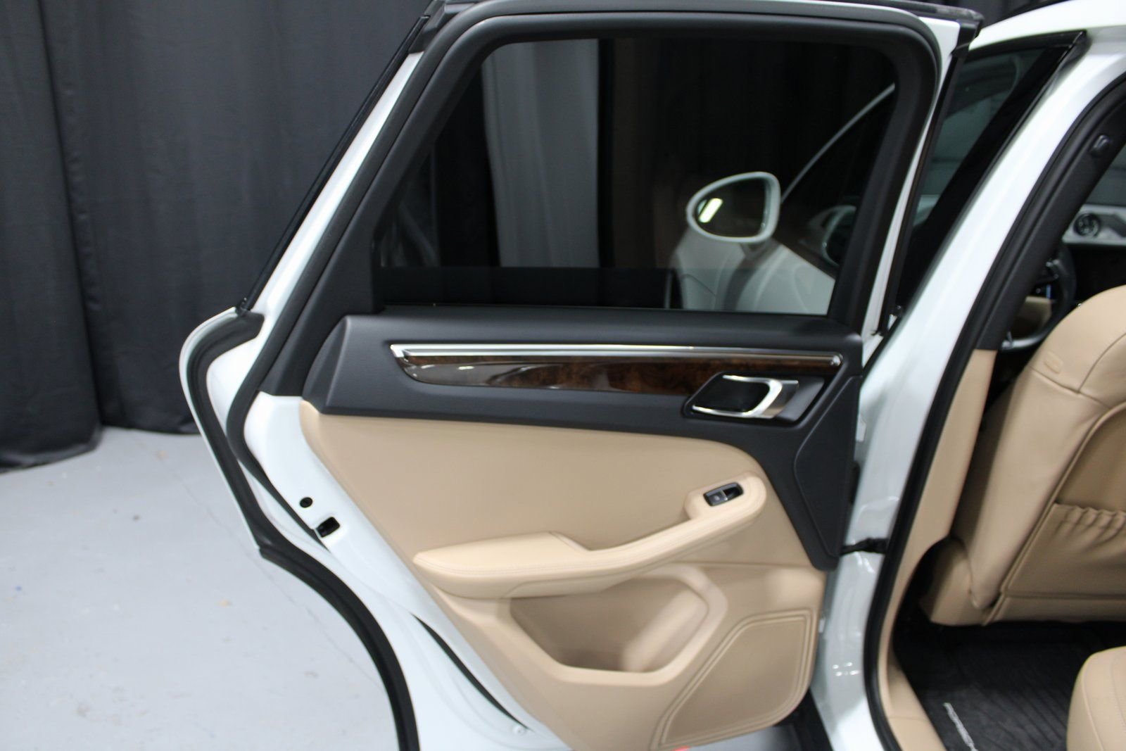 Certified 2025 Porsche Macan image 21