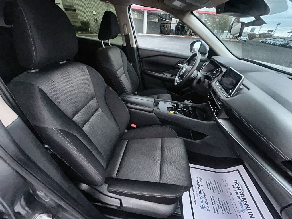 Used 2024 Nissan Rogue SV image 29