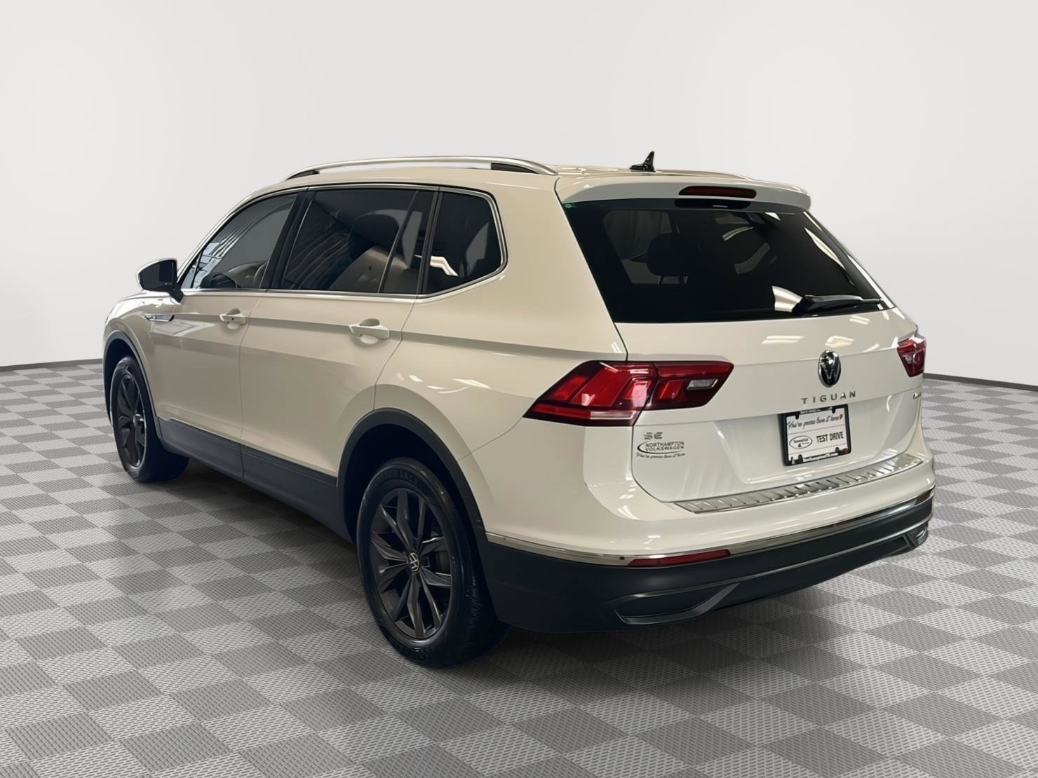 Used 2022 Volkswagen Tiguan SE AWD/4WD image 7